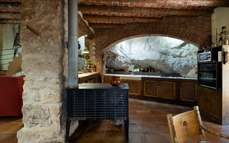 Cocina con estufa de leña